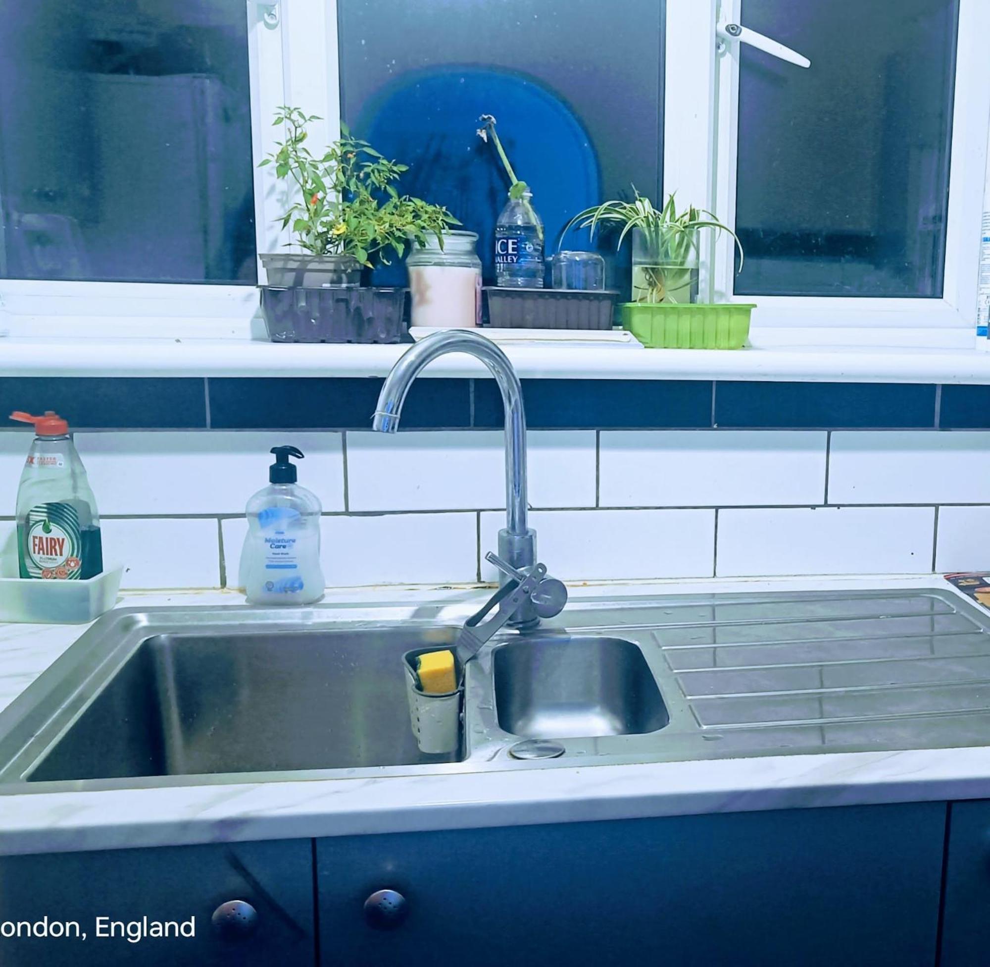 London'S Bed With Breakfast & Free Parking Daire Dış mekan fotoğraf